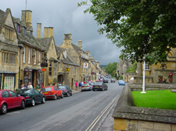 Photograph of the High Street in Chipping Campden