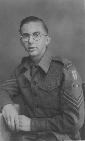 Gordon Woodward in the army (1942)
